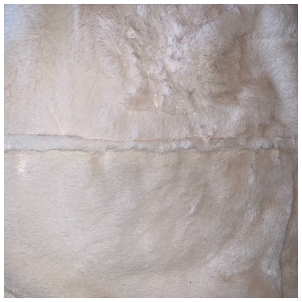 The ELORA Teddy Bear Soft Microfiber Vest - Picture 7 of 8